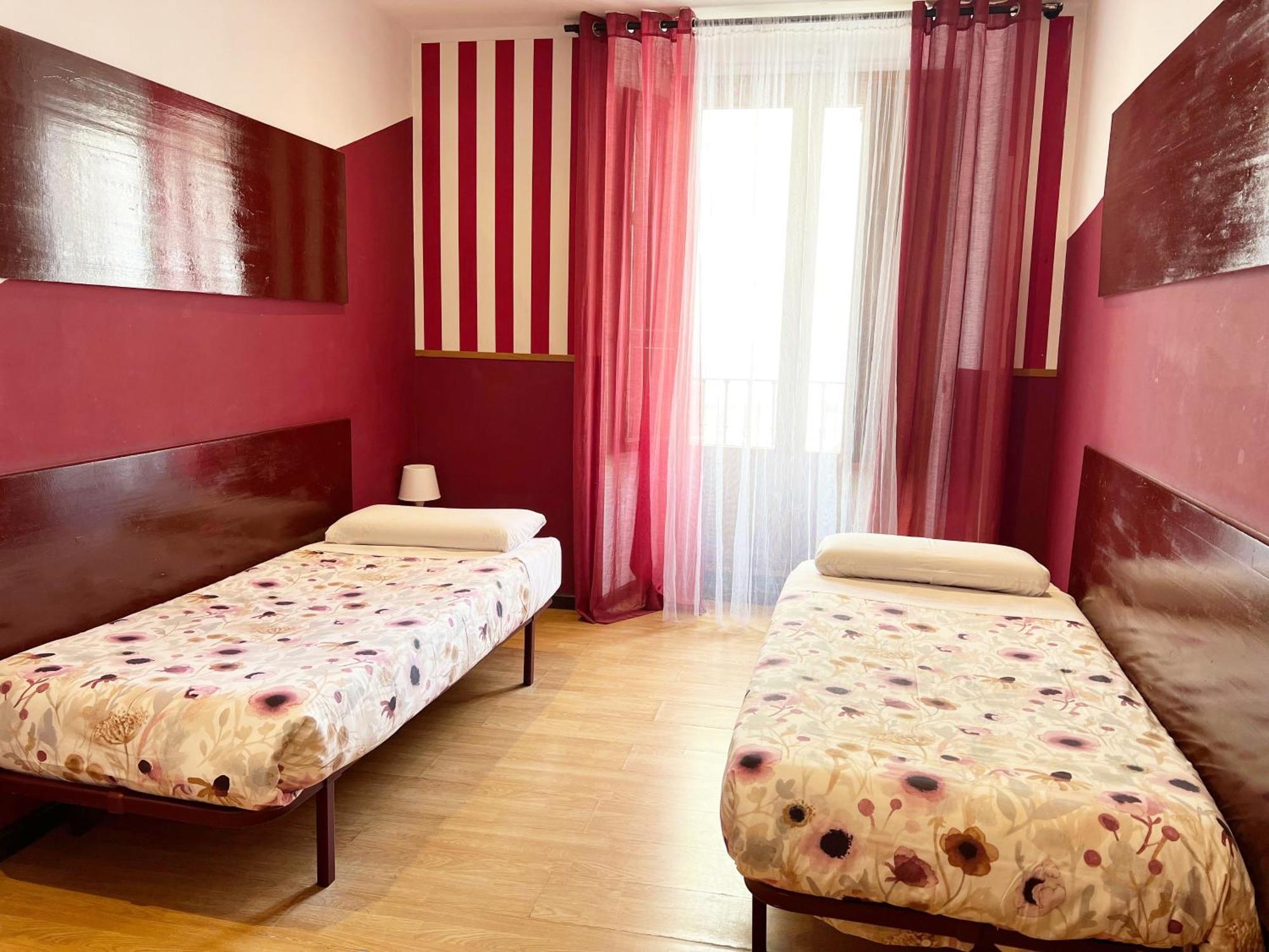 Hostal Abaaly Madri Exterior foto