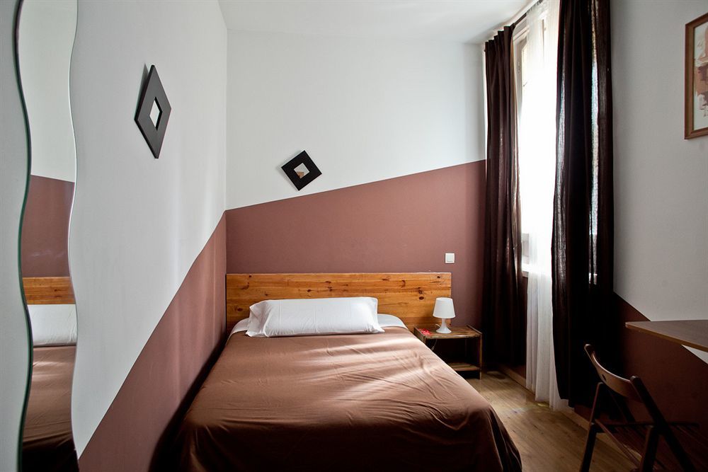 Hostal Abaaly Madri Exterior foto